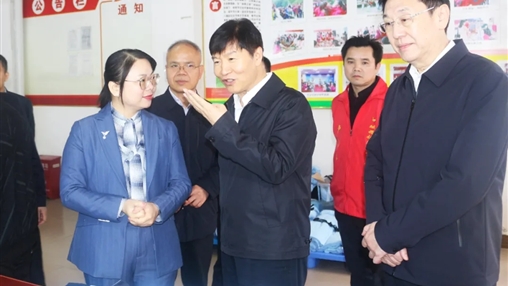 廣西壯族自治區(qū)黨委委員、常委、副書記劉小明蒞臨百裕集團環(huán)江車間調(diào)研