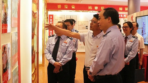 岑溪市稅務(wù)局、岑溪市農(nóng)村商業(yè)銀行黨組成員交流團(tuán)蒞臨百裕集團(tuán)參觀交流