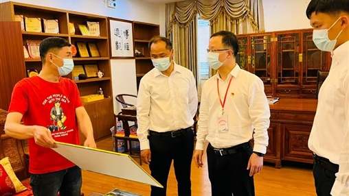 惠安縣委常委、組織部部長洪亞清蒞臨百裕集團(tuán)研發(fā)中心調(diào)研指導(dǎo)工作